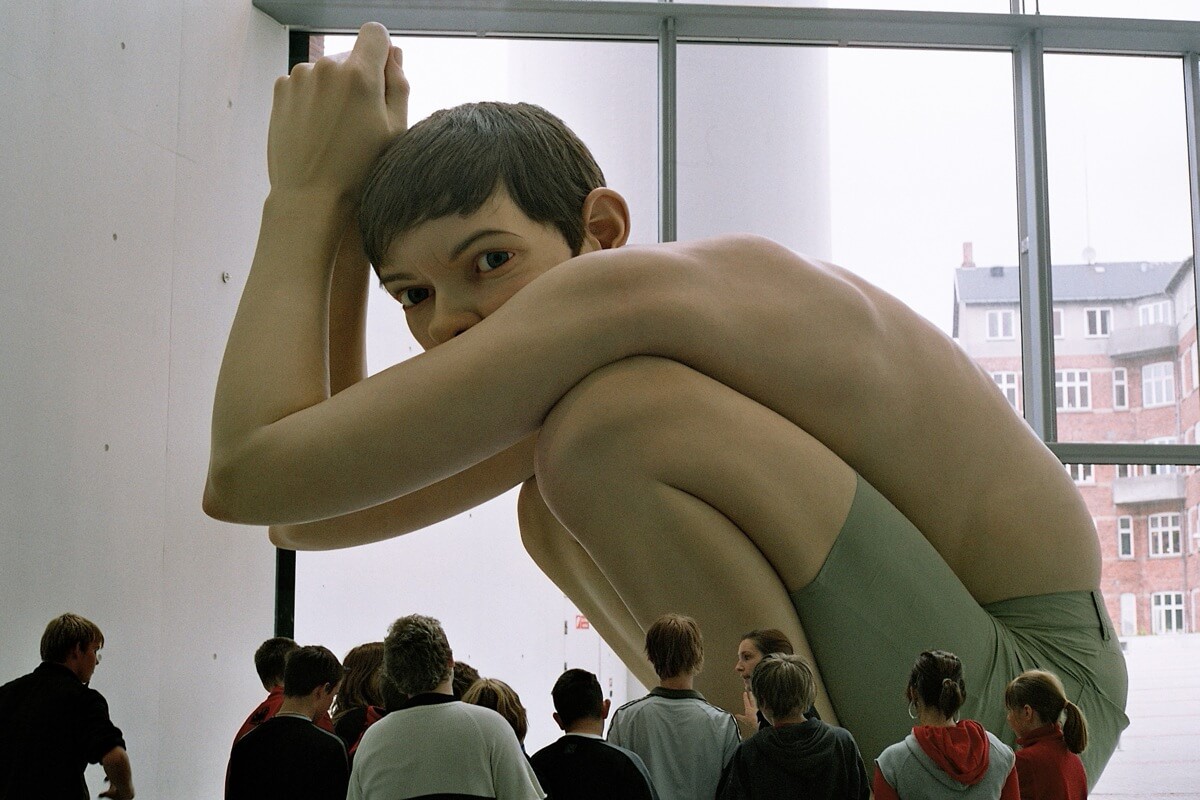 ron-mueck-hyper-realistic-human-sculptures-2